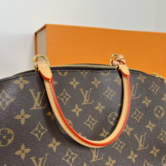 Authentic Louis Vuitton Grand Palais - Picture 2 of 12